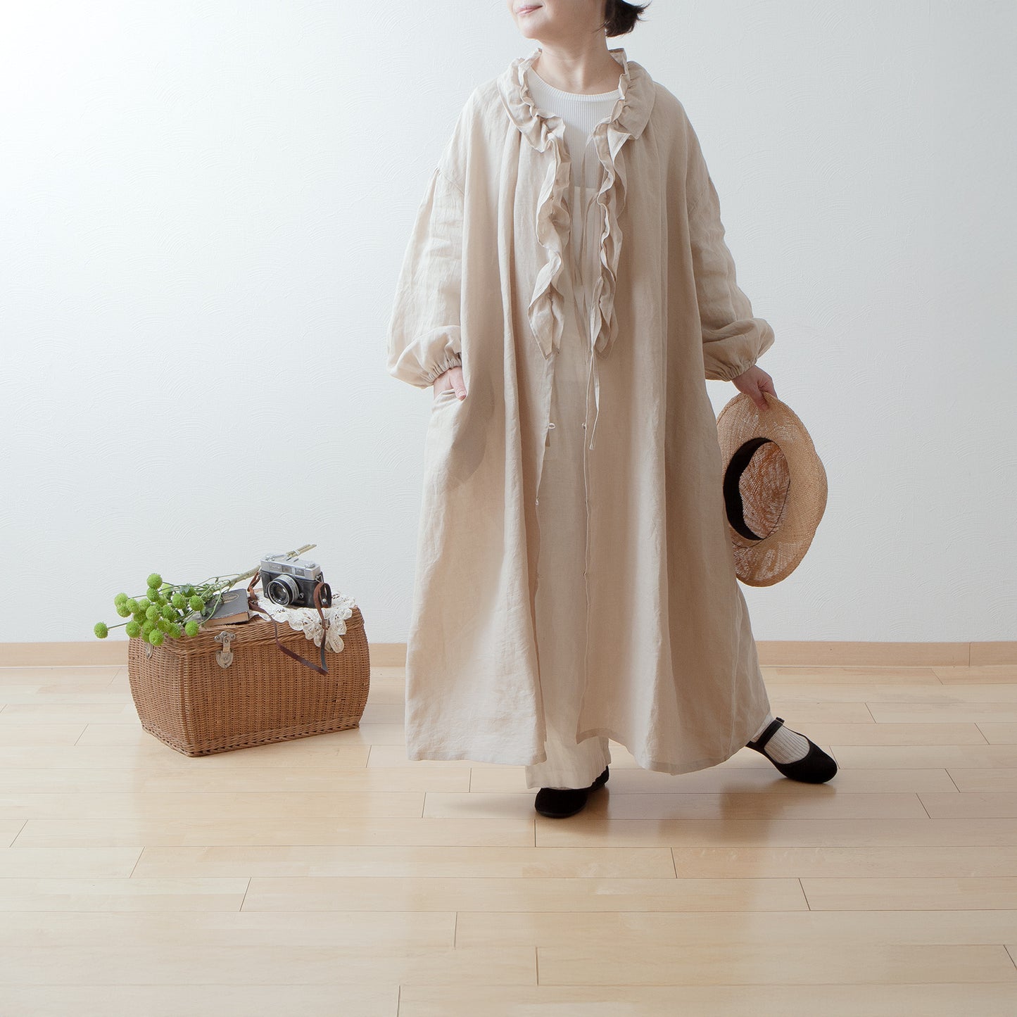 Yoke Layer Gathered Sleeve Linen Dress/Black