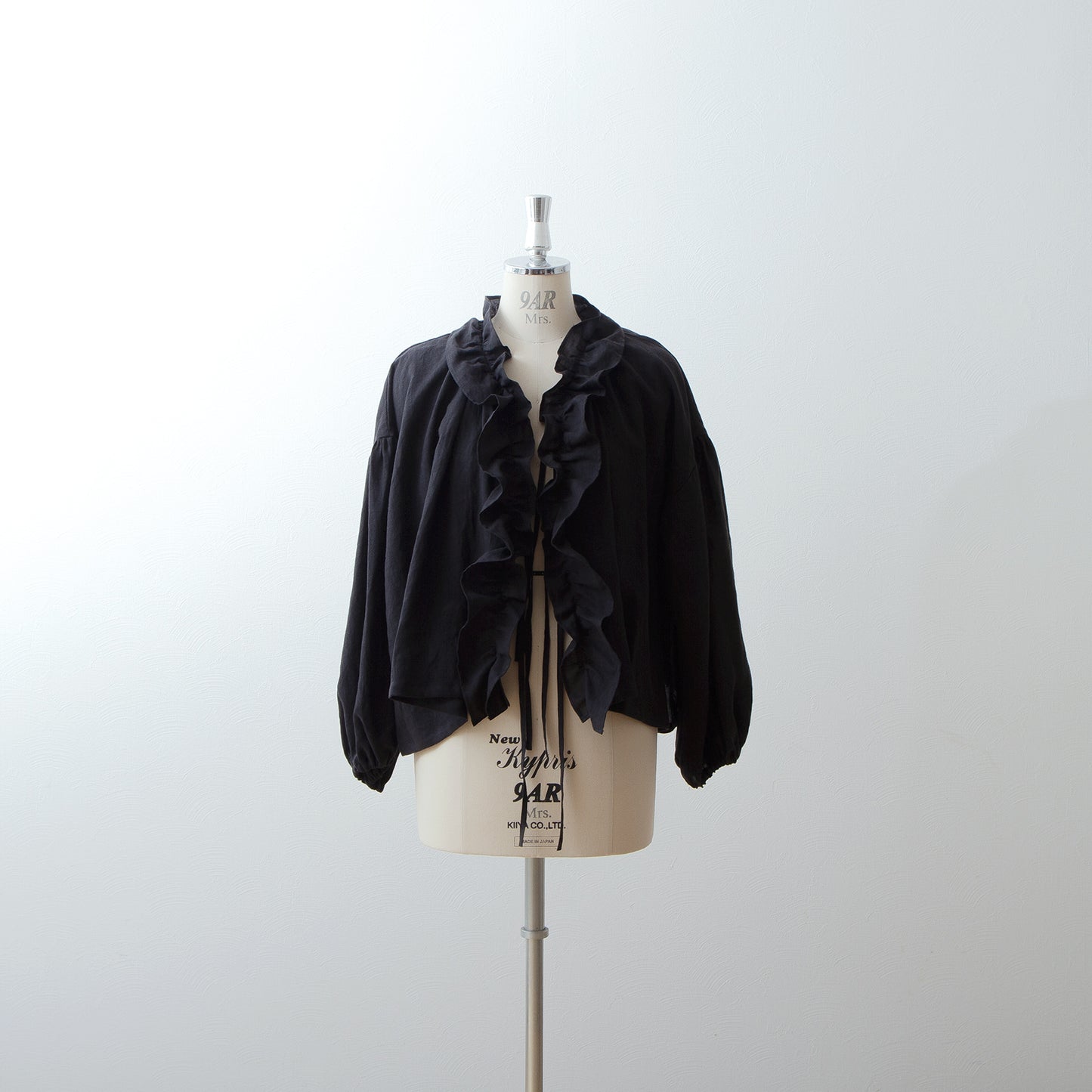 Yoke Layer Gathered Sleeve Linen Dress/Black