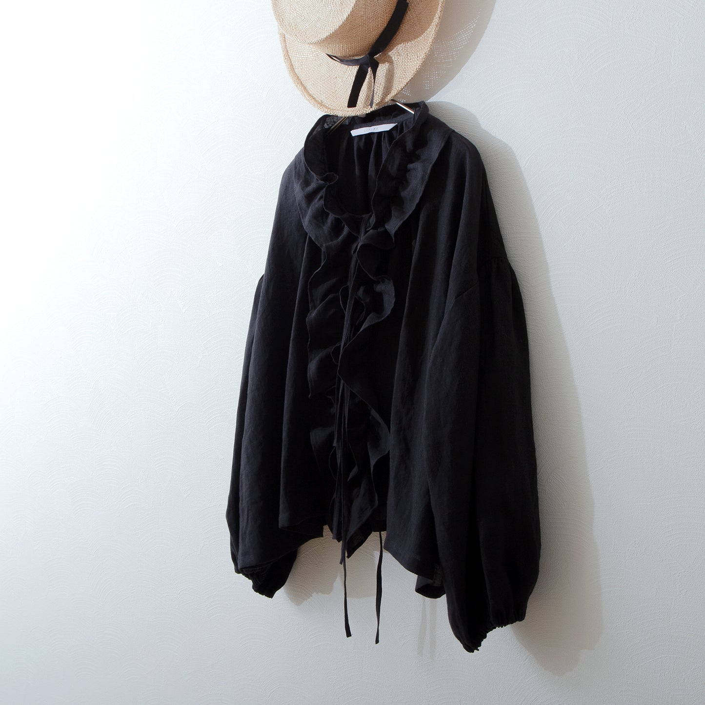 Yoke Layer Gathered Sleeve Linen Dress/Black