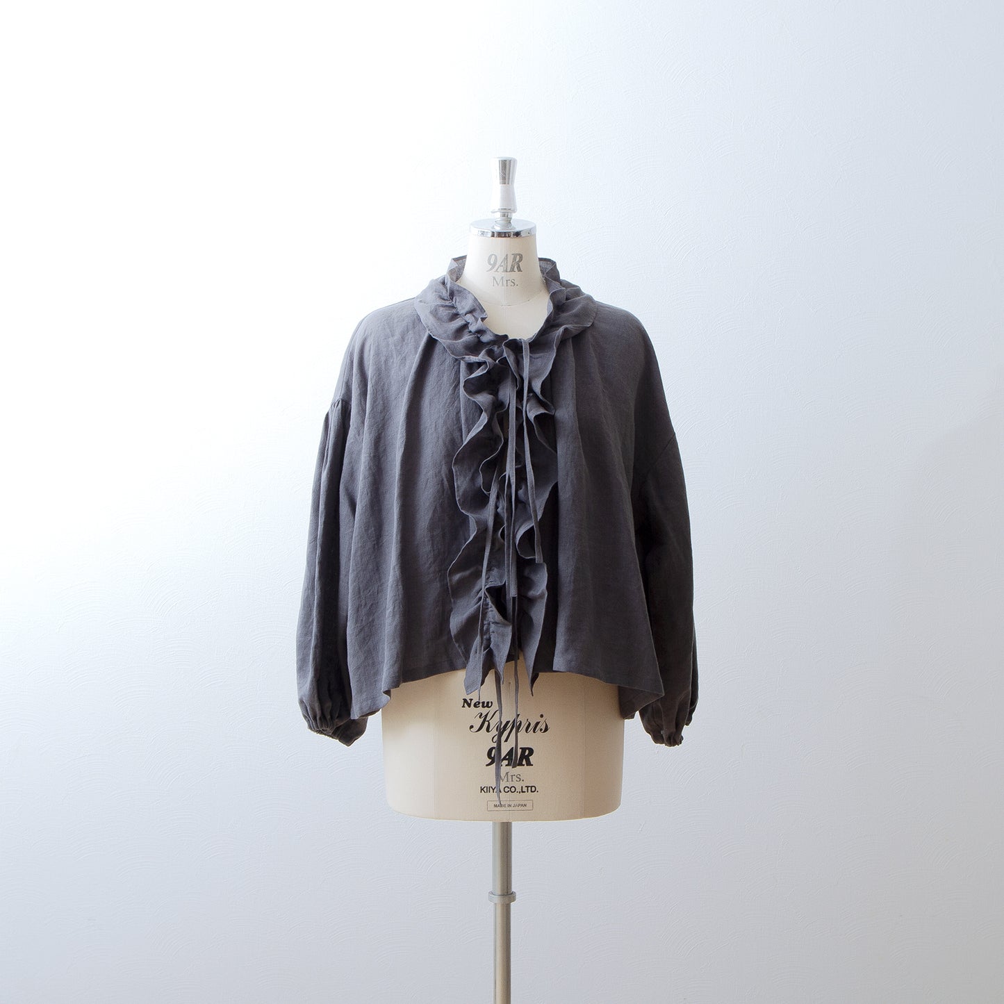 Yoke Layer Gathered Sleeve Linen Dress/Black