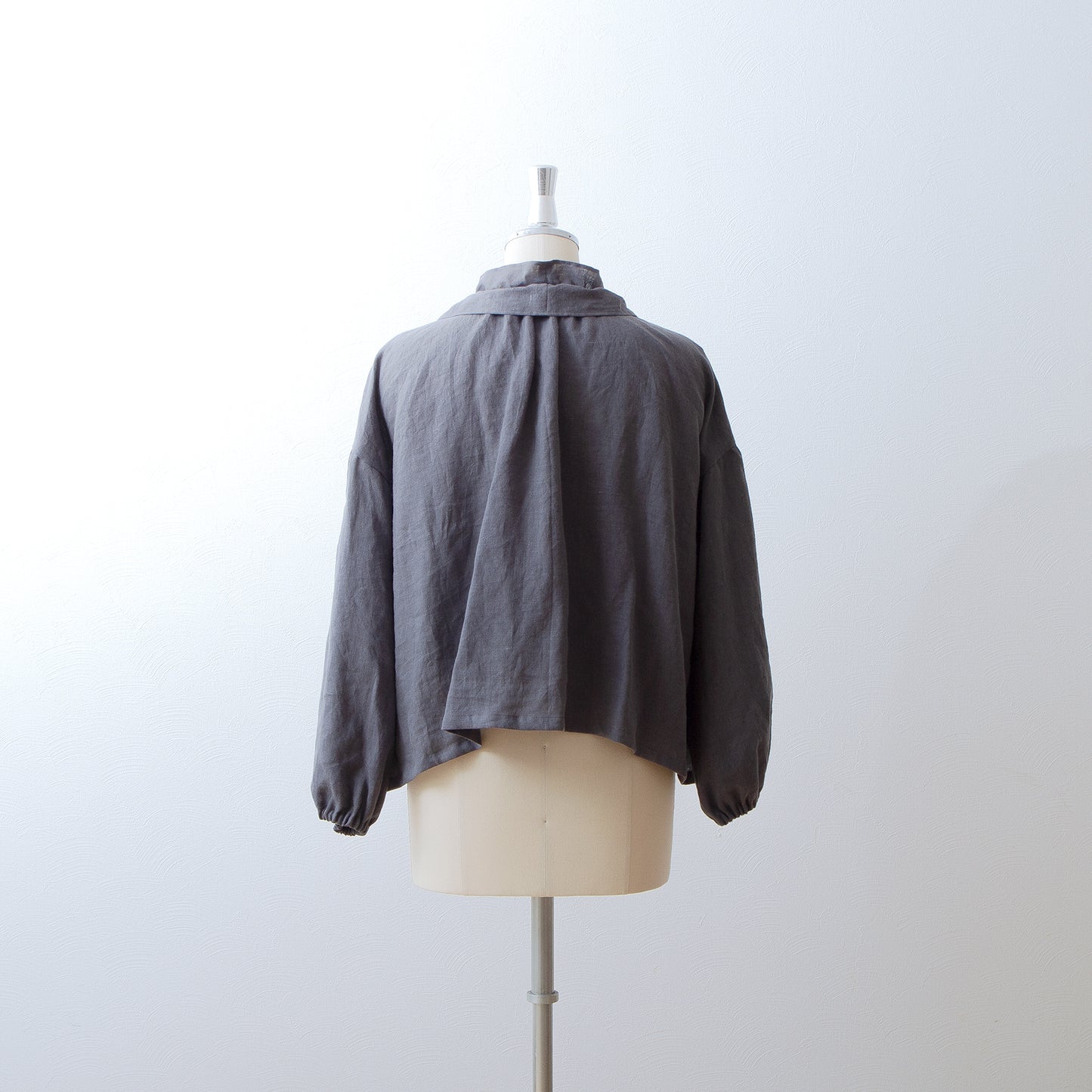 Yoke Layer Gathered Sleeve Linen Dress/Black