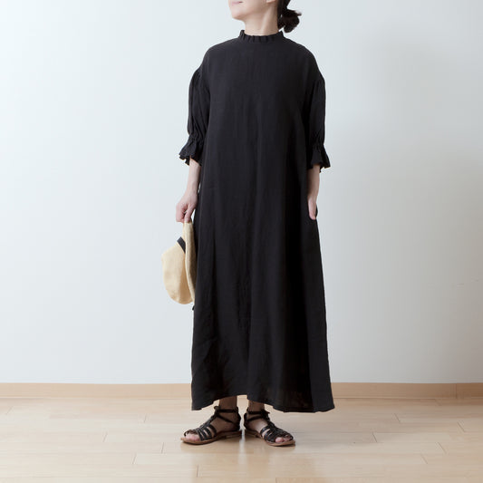 優雅的褶邊領 *非常適合儀式* 背扣褶皺袖 A 字亞麻連身裙 5/8 袖/黑色