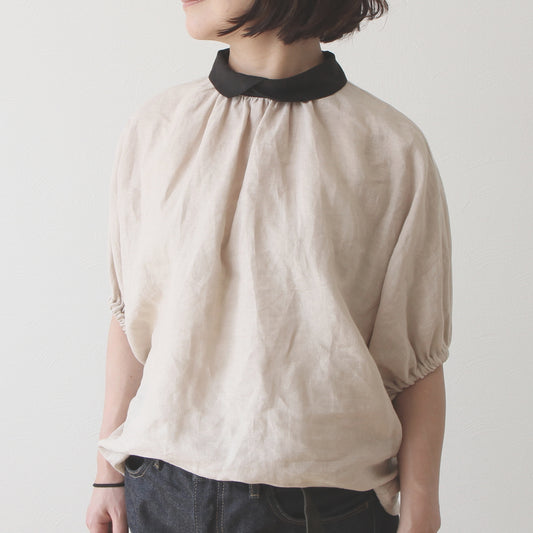 牧師領優雅可愛,適合成人穿著。後背扣,寬袖法式亞麻襯衫,短袖/米色牧師領
