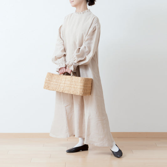 優雅的褶邊領 *NaturiLa 雜誌推薦* 後蓋紐曼扣褶袖 A 字形亞麻連身裙/米色