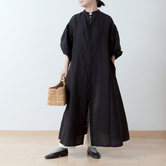 優雅的褶邊領 * 非常適合儀式 * 背扣褶袖 A 字形亞麻連身裙/黑色
