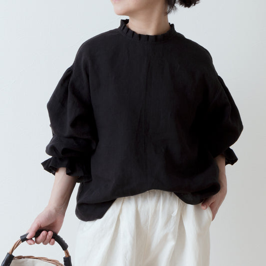 優雅的褶邊領 * 非常適合春季儀式 * 後蓋紐帶褶皺袖亞麻襯衫/黑色